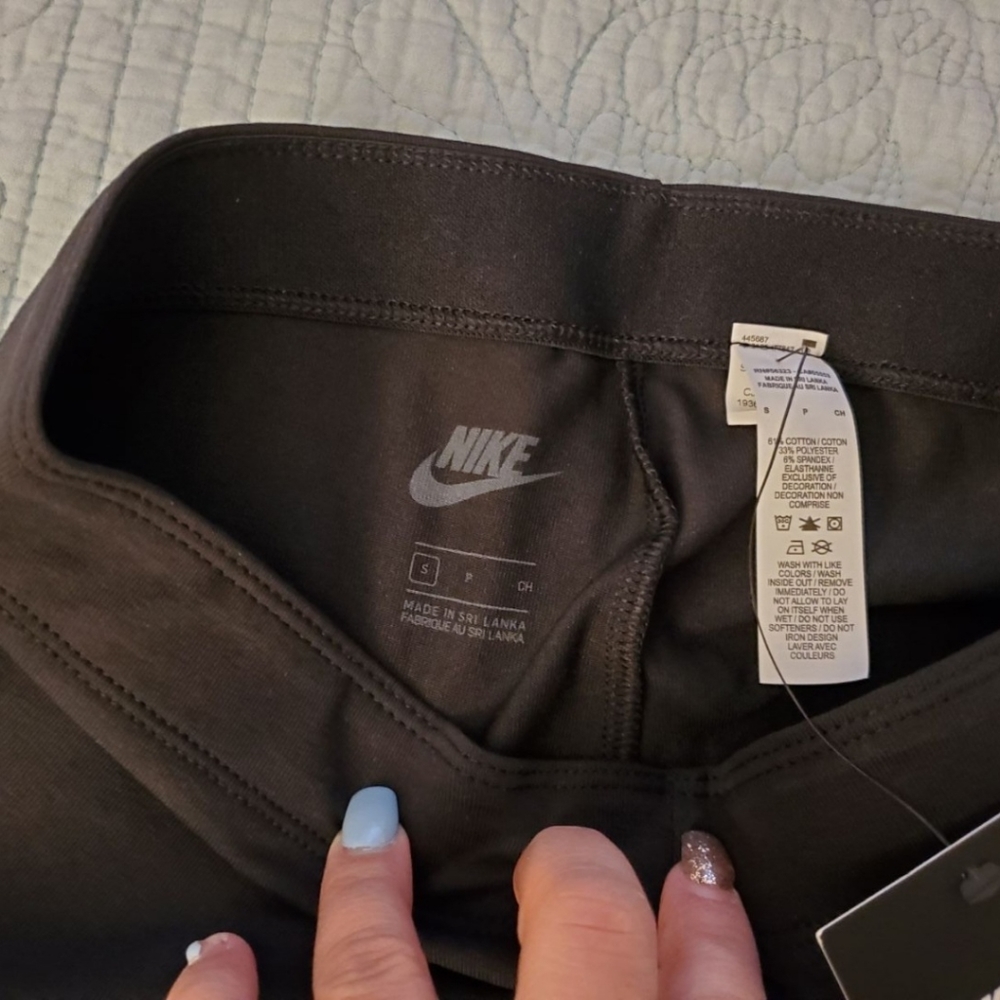 NikeNIKE LEGGING CLUB ANIMAL CROPSIZE SMALL - Picture 5 of 6